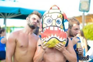 επιχειρησης versus beach bar σε social media 2 300x199 1