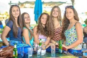facebook marketing σε versus beach bar 3 300x199 1