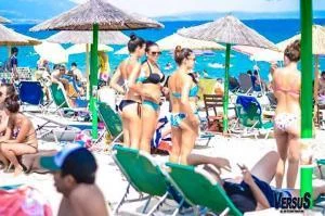 social media marketing versus beach bar 3 300x199 1